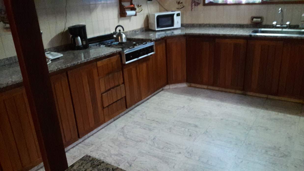 Venta - Excelente Propiedad de 4 dorm con piscina - Arguello