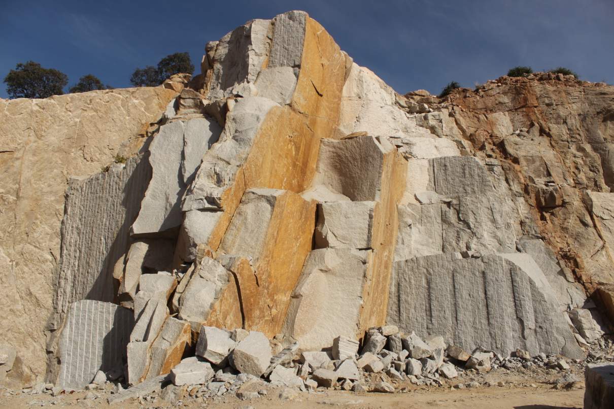 Se alquilan canteras para extracción de mármol gris mara, zona La Playa, Departamento Minas