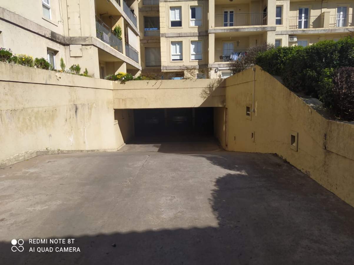 BARRIO JARDIN - COMPLEJO SUREÑO - DEPTO 2 DORMITORIOS CON COCHERA
