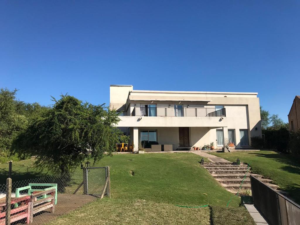 Mendiolaza tres dormitorios categoría pileta vistas panorámicas escritura