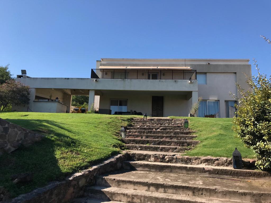 Mendiolaza tres dormitorios categoría pileta vistas panorámicas escritura