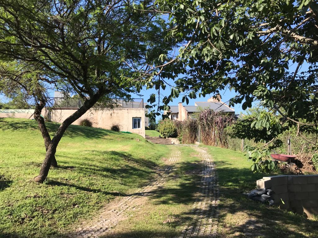 Mendiolaza tres dormitorios categoría pileta vistas panorámicas escritura