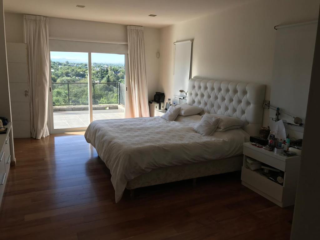 Mendiolaza tres dormitorios categoría pileta vistas panorámicas escritura