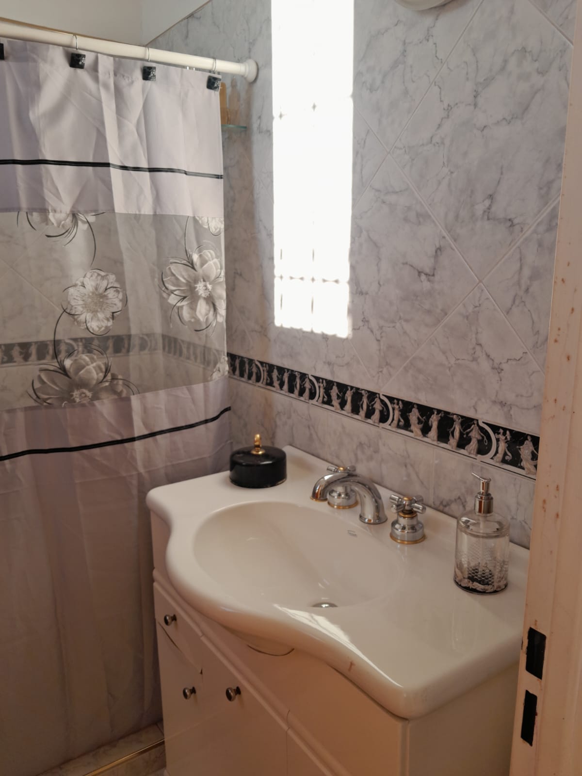 CASA 3 DORMITORIOS B° LILI BENITEZ QUINTA cerca VILLA BELGRANO