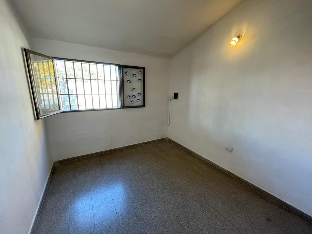 Casa esquina a la venta barrio las Lilas