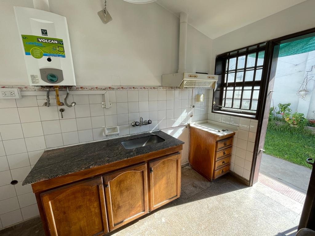 Casa esquina a la venta barrio las Lilas