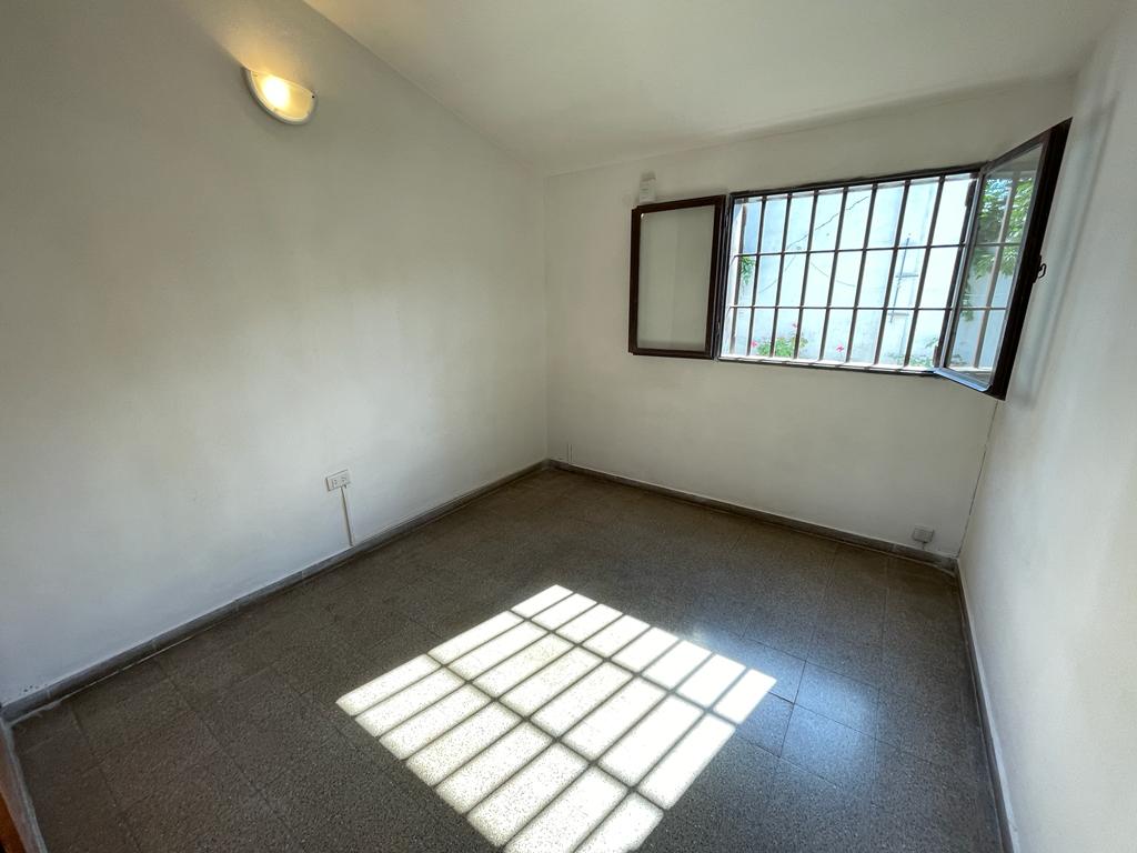 Casa esquina a la venta barrio las Lilas