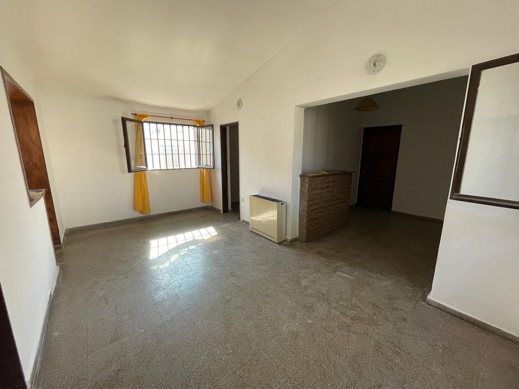 Casa esquina a la venta barrio las Lilas