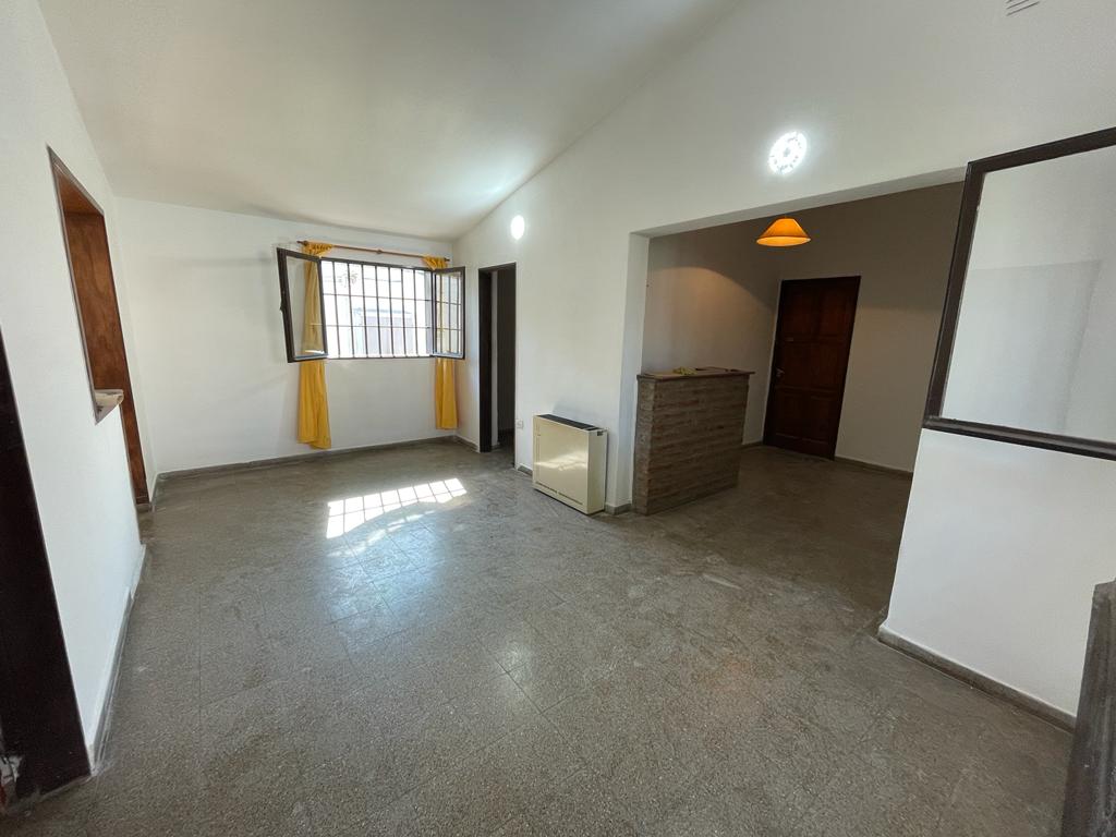 Casa esquina a la venta barrio las Lilas