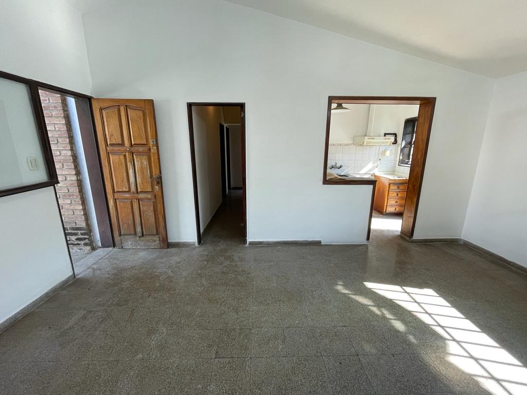 Casa esquina a la venta barrio las Lilas