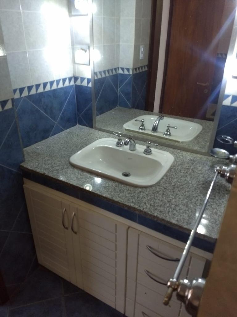 EXCELENTE CASA EN EL TRADICIONAL Bº ZUMARAN, EN EL SECTOR NOROESTE DE LA CIUDAD DE CORDOBA