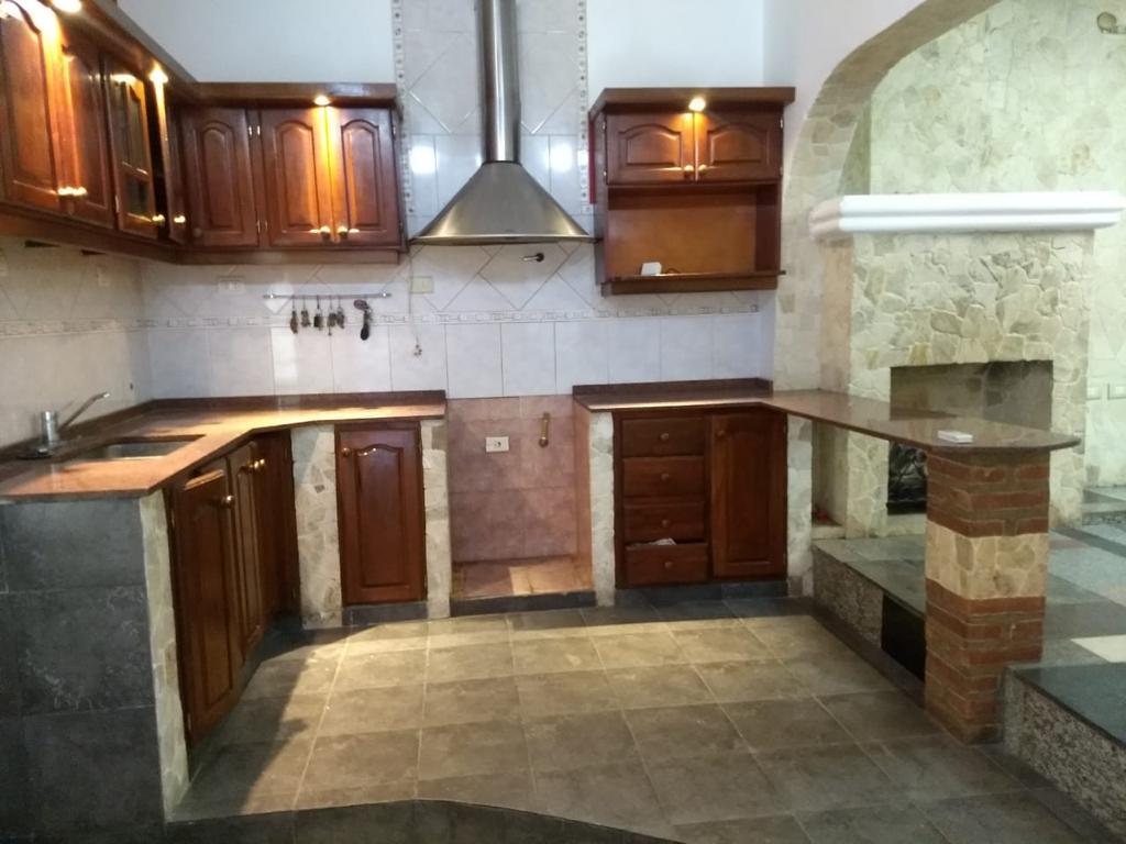 EXCELENTE CASA EN EL TRADICIONAL Bº ZUMARAN, EN EL SECTOR NOROESTE DE LA CIUDAD DE CORDOBA