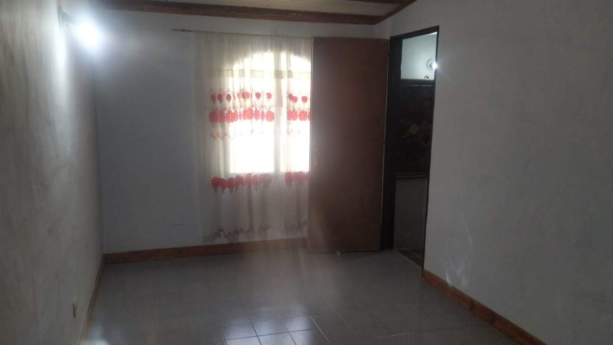 CASA MAS DEPARTAMENTO Bº PARQUE REPUBLICA