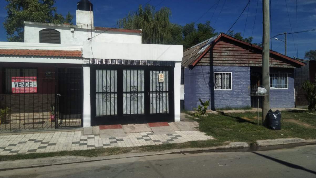 CASA MAS DEPARTAMENTO Bº PARQUE REPUBLICA