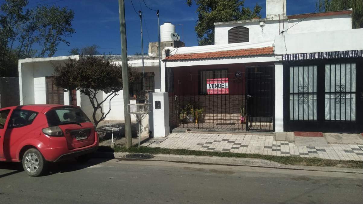 CASA MAS DEPARTAMENTO Bº PARQUE REPUBLICA