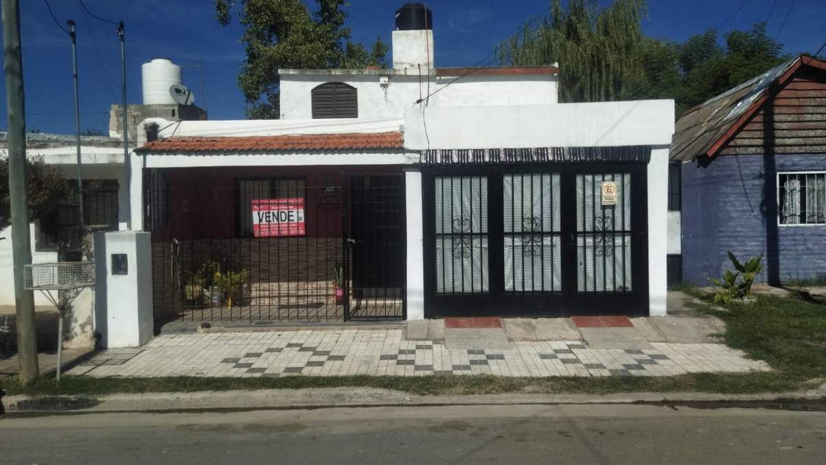 CASA MAS DEPARTAMENTO Bº PARQUE REPUBLICA