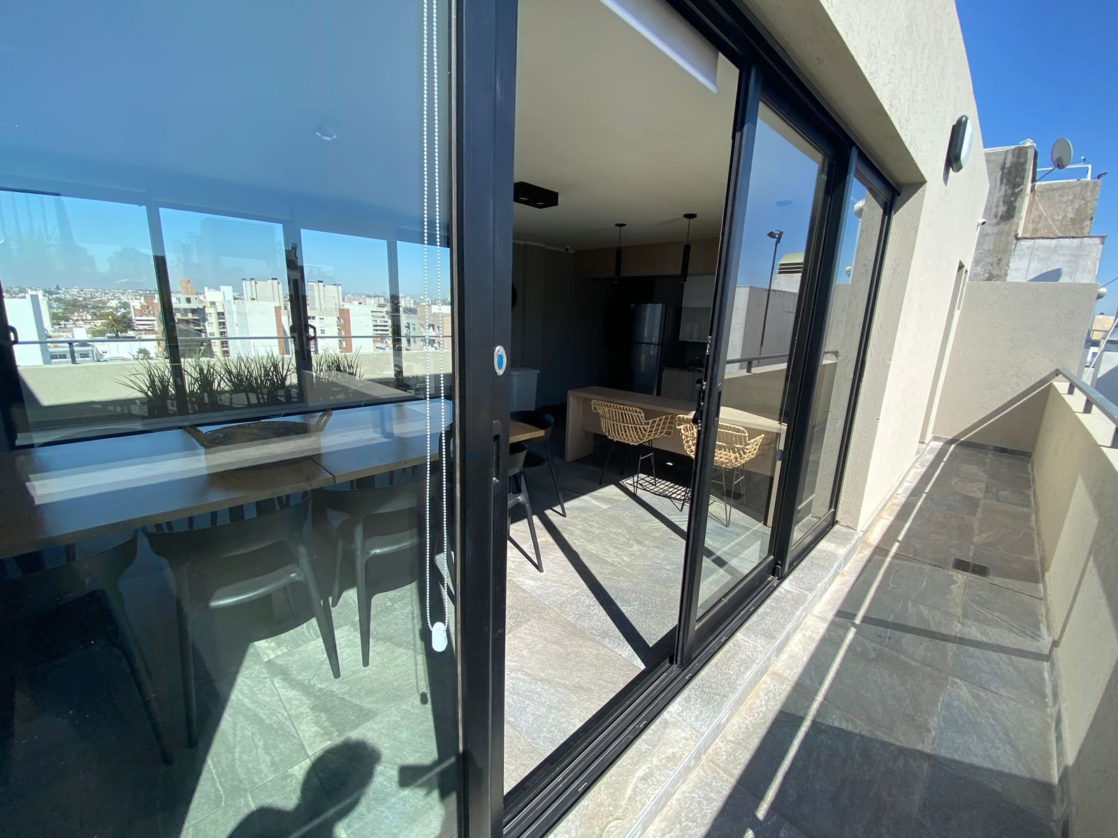 SE VENTE DEPTO B° GRAL PAZ CON BALCON Y AMENETÍES U$D60.000