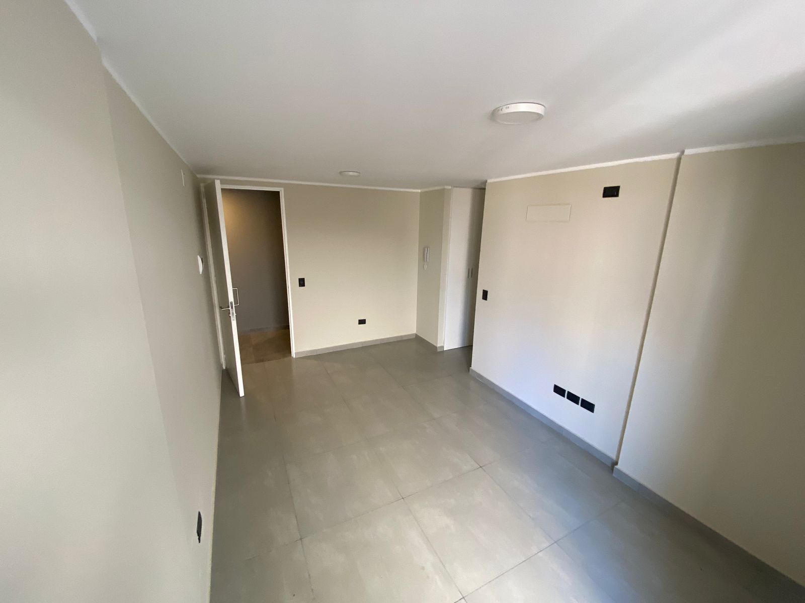 SE VENTE DEPTO B° GRAL PAZ CON BALCON Y AMENETÍES U$D60.000