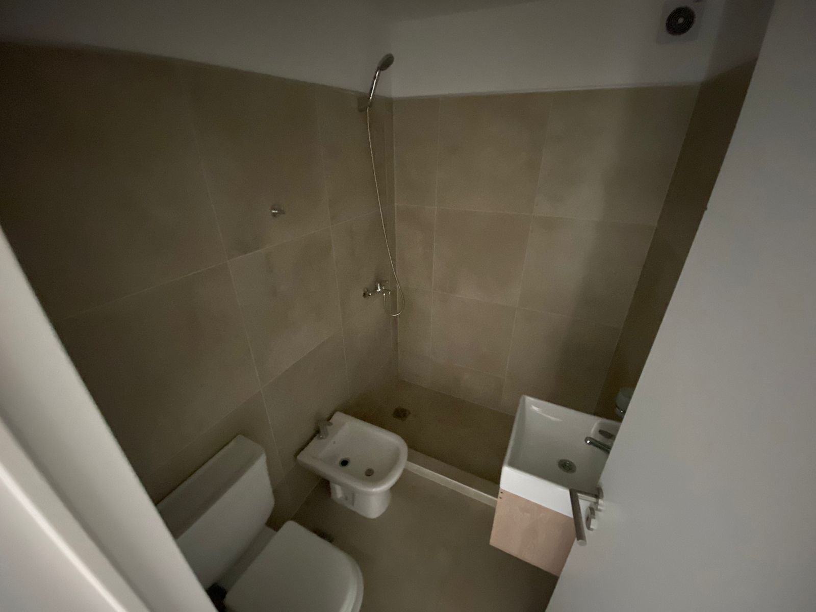 SE VENTE DEPTO B° GRAL PAZ CON BALCON Y AMENETÍES U$D60.000