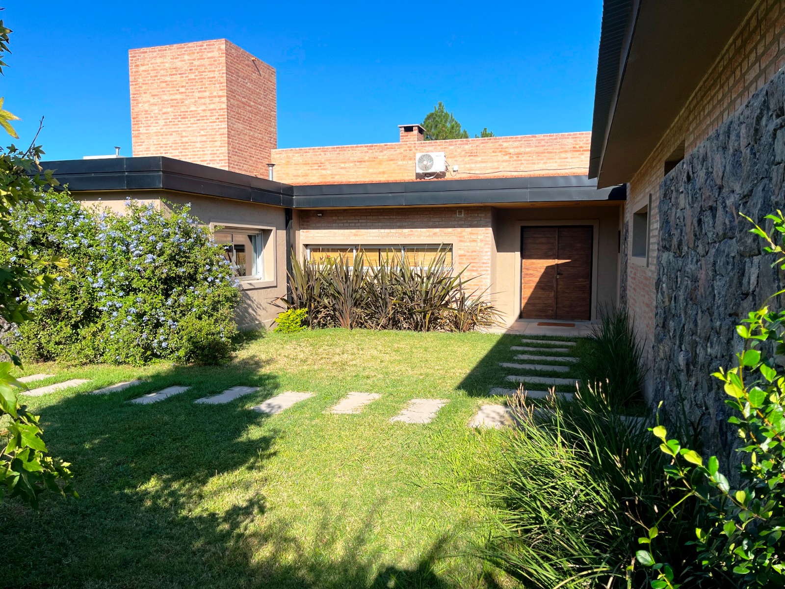 VENTA-CASA EN LA PALOMA   VILLA ALLENDE-4DORM