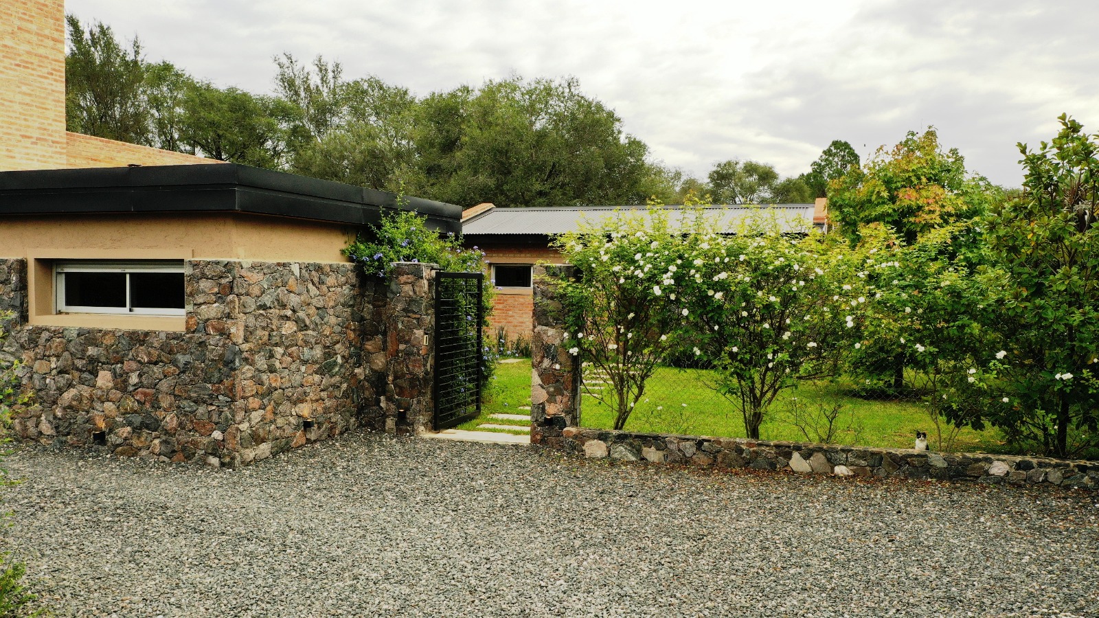 VENTA-CASA EN LA PALOMA   VILLA ALLENDE-4DORM