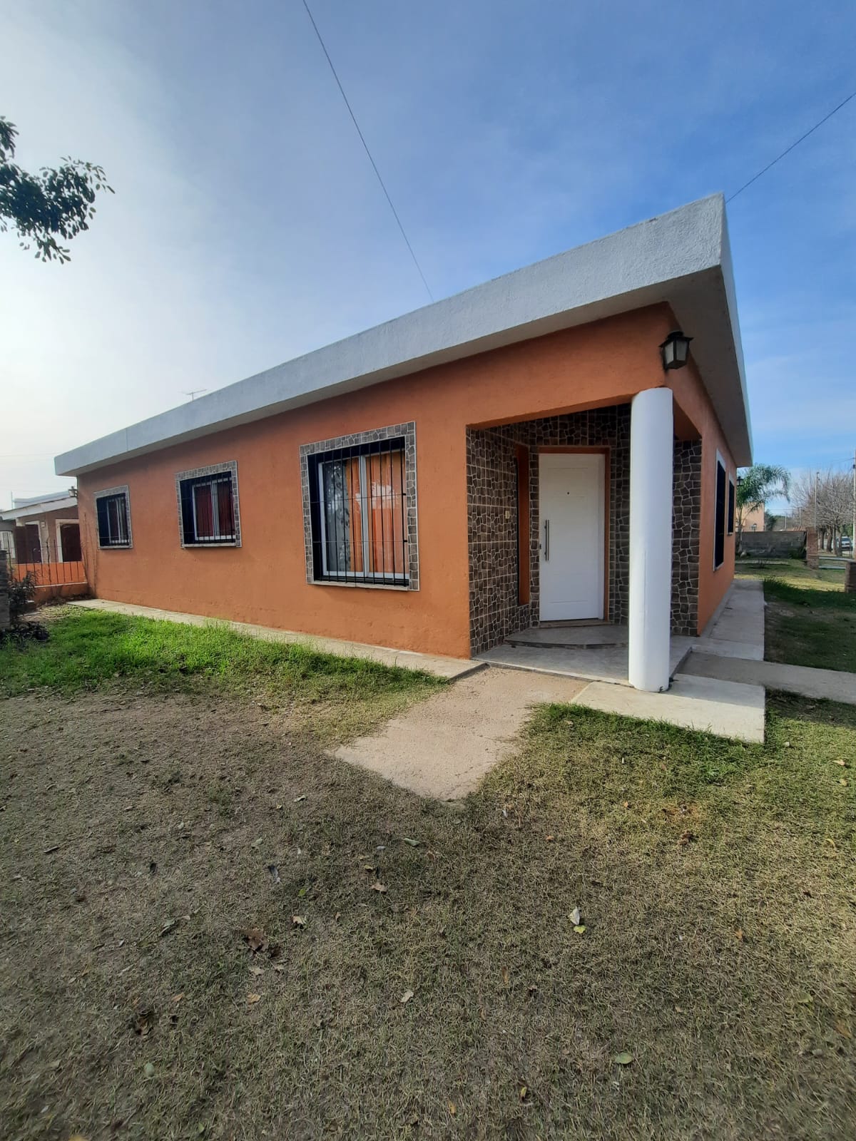 VENTA- CASA 2 DORM.- COLONIA CAROYA