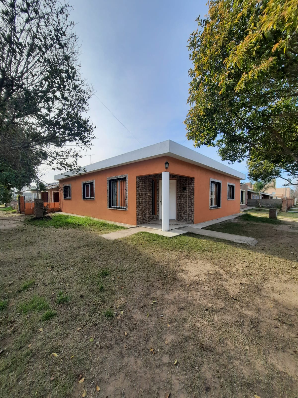 VENTA- CASA 2 DORM.- COLONIA CAROYA