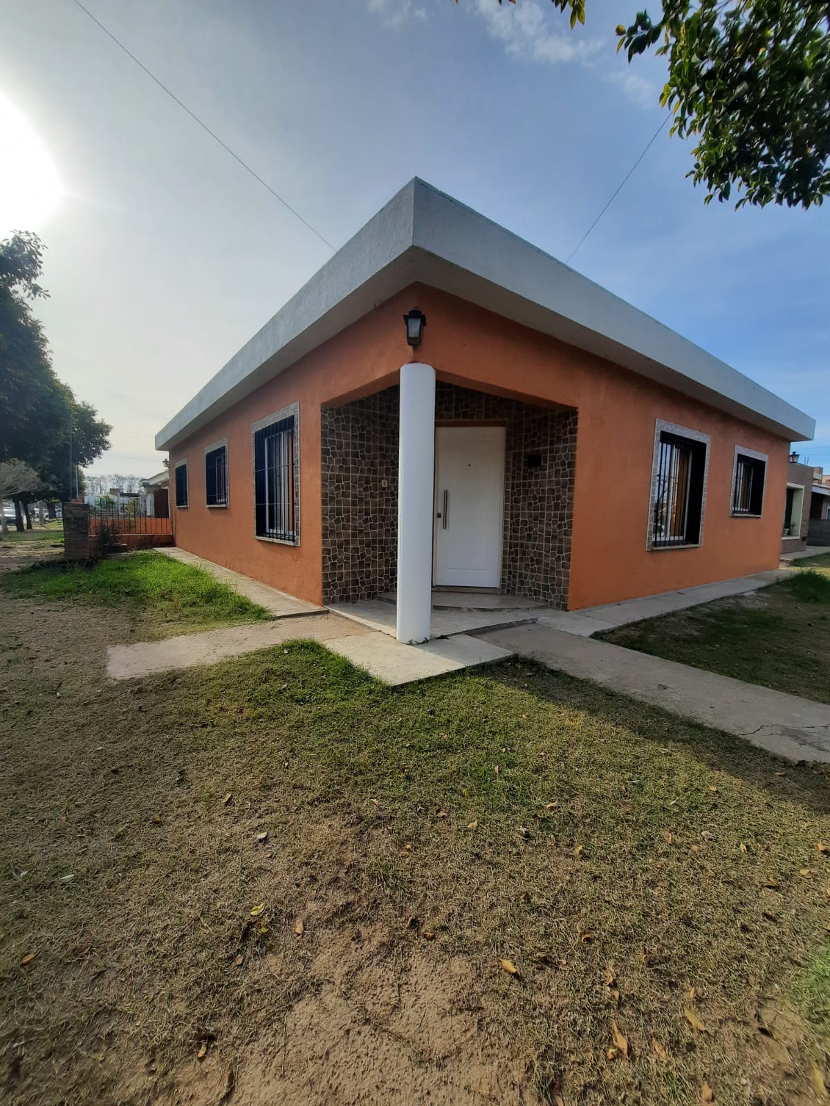 VENTA- CASA 2 DORM.- COLONIA CAROYA