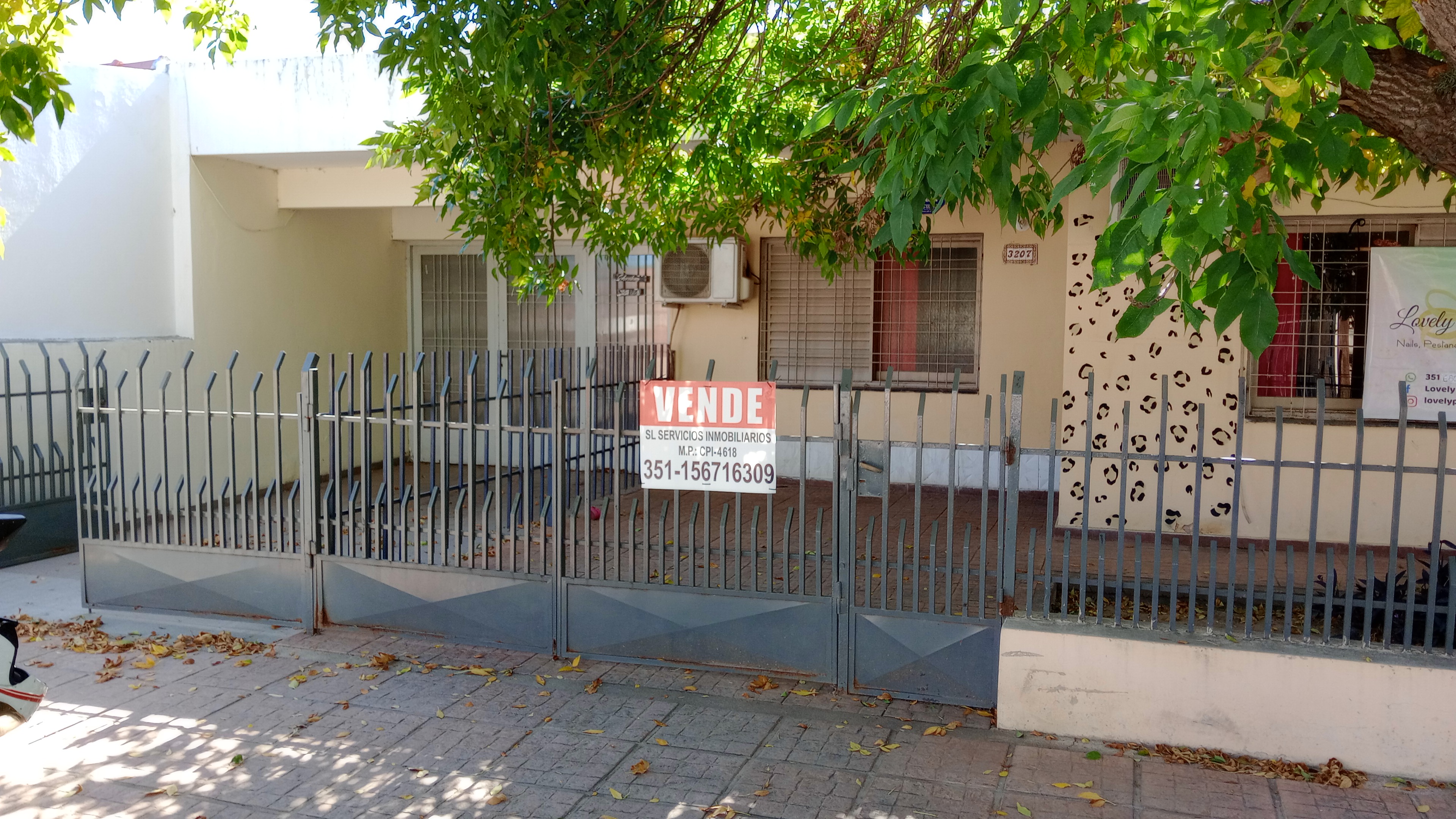 VENTA CASA en Barrio Jose Hernandez 2 dormitorios