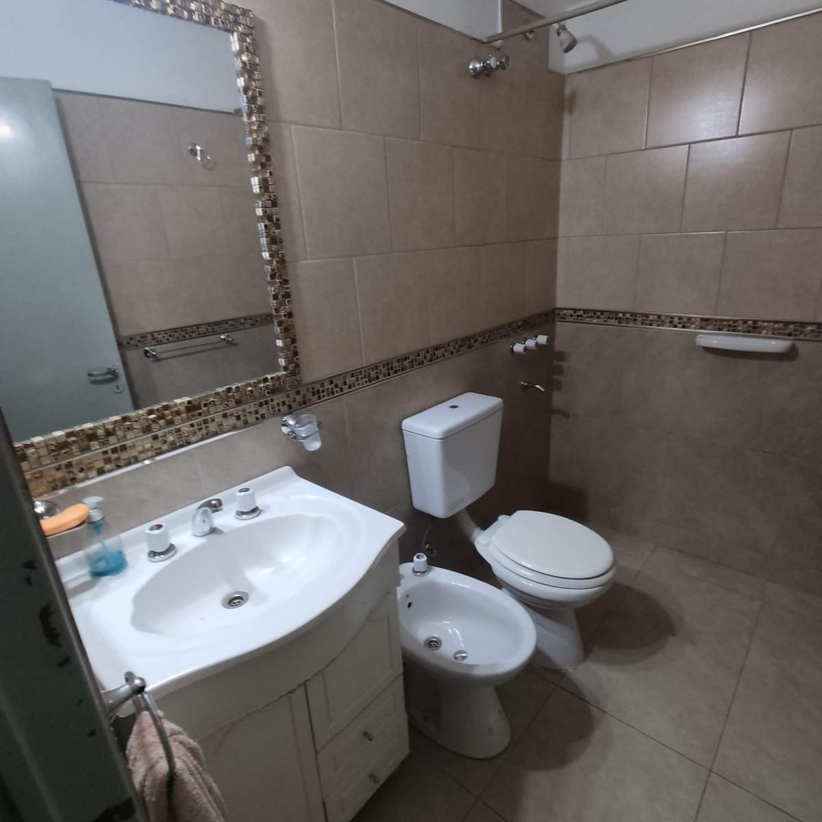 VENTA CASA mas Departamento en QUEBRADA LAS ROSAS