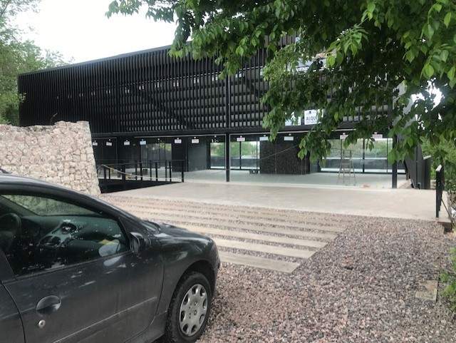 IMPORTANTE LOCAL COMERCIAL EN LA CALERA