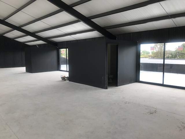 IMPORTANTE LOCAL COMERCIAL EN LA CALERA