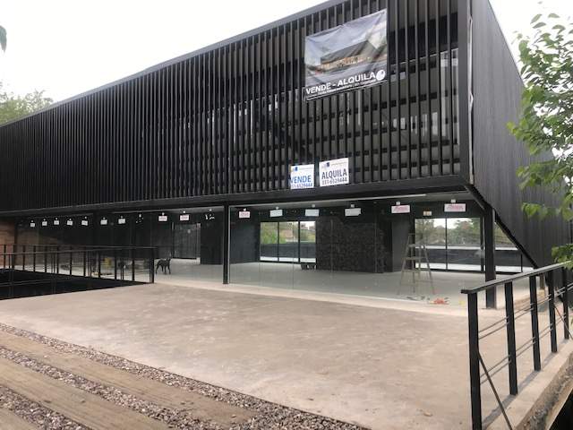 IMPORTANTE LOCAL COMERCIAL EN LA CALERA