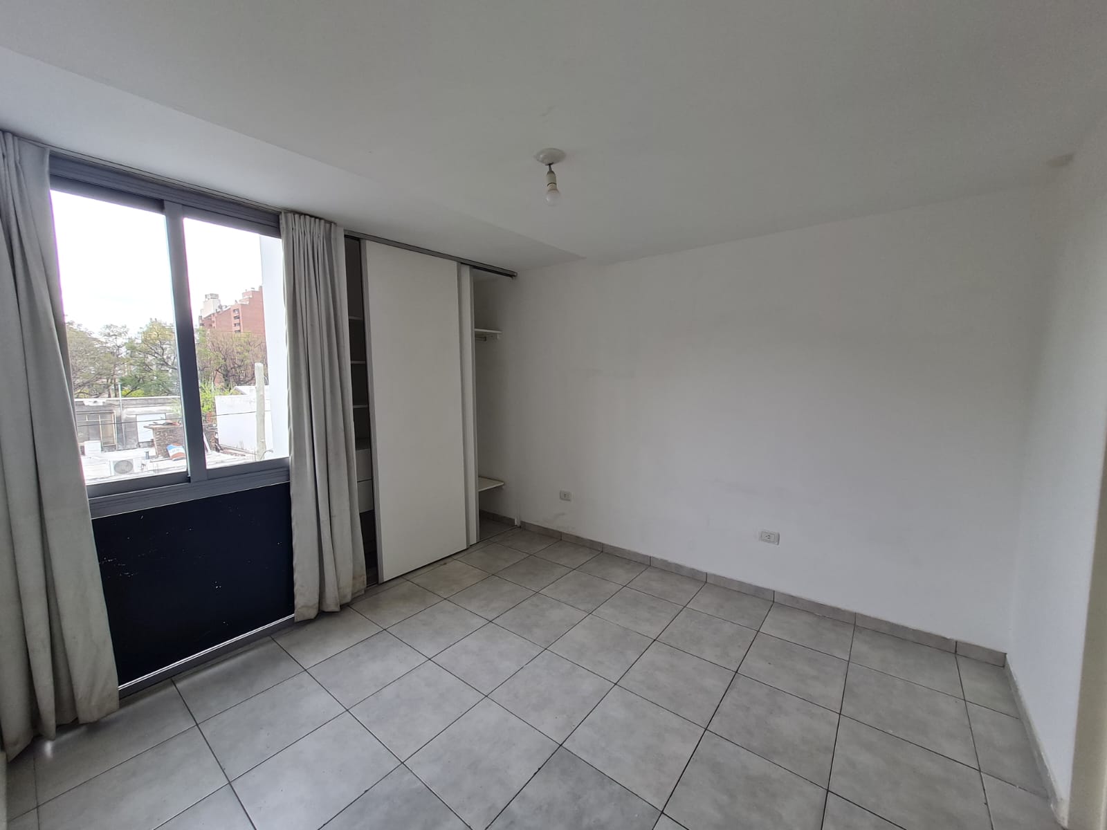 BUENA OPORTUNIDAD EN GUEMES - DEPTO DE UN DORM