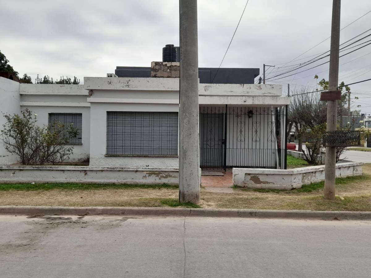 Casa esquina en venta