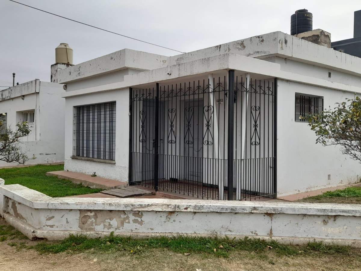 Casa esquina en venta