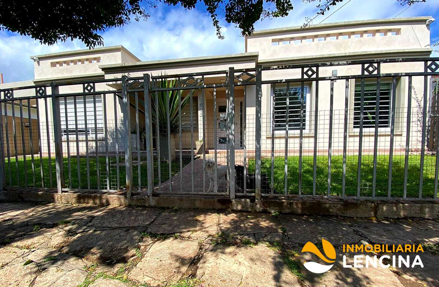 Casa en Venta 4 Dormitorios mas Departamento 2 dormitorios - Santa Rita