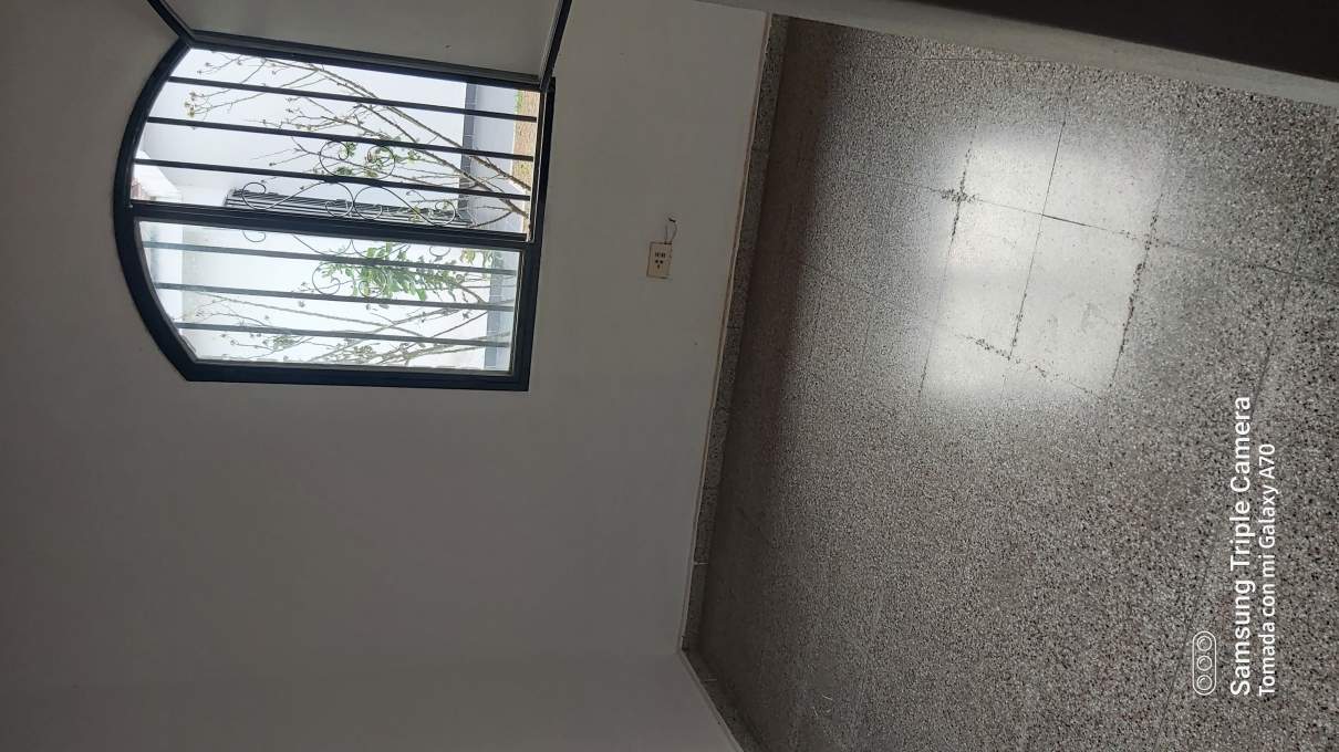 CASA EN VENTA EN MARQUES DE SOBREMONTE 3 DORM Y DOS BAÑOS MAS DOS LOCALES COMERCIALES-APPTO BANCOR