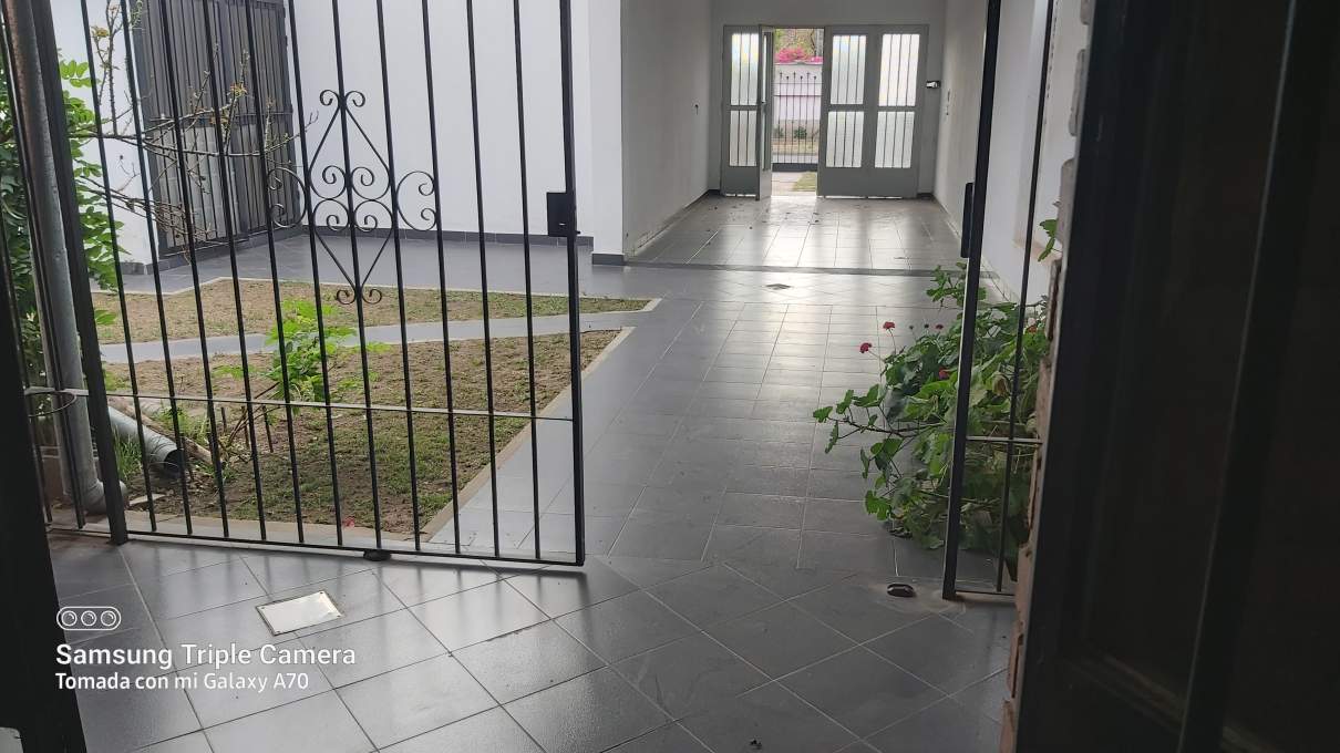 CASA EN VENTA EN MARQUES DE SOBREMONTE 3 DORM Y DOS BAÑOS MAS DOS LOCALES COMERCIALES-APPTO BANCOR