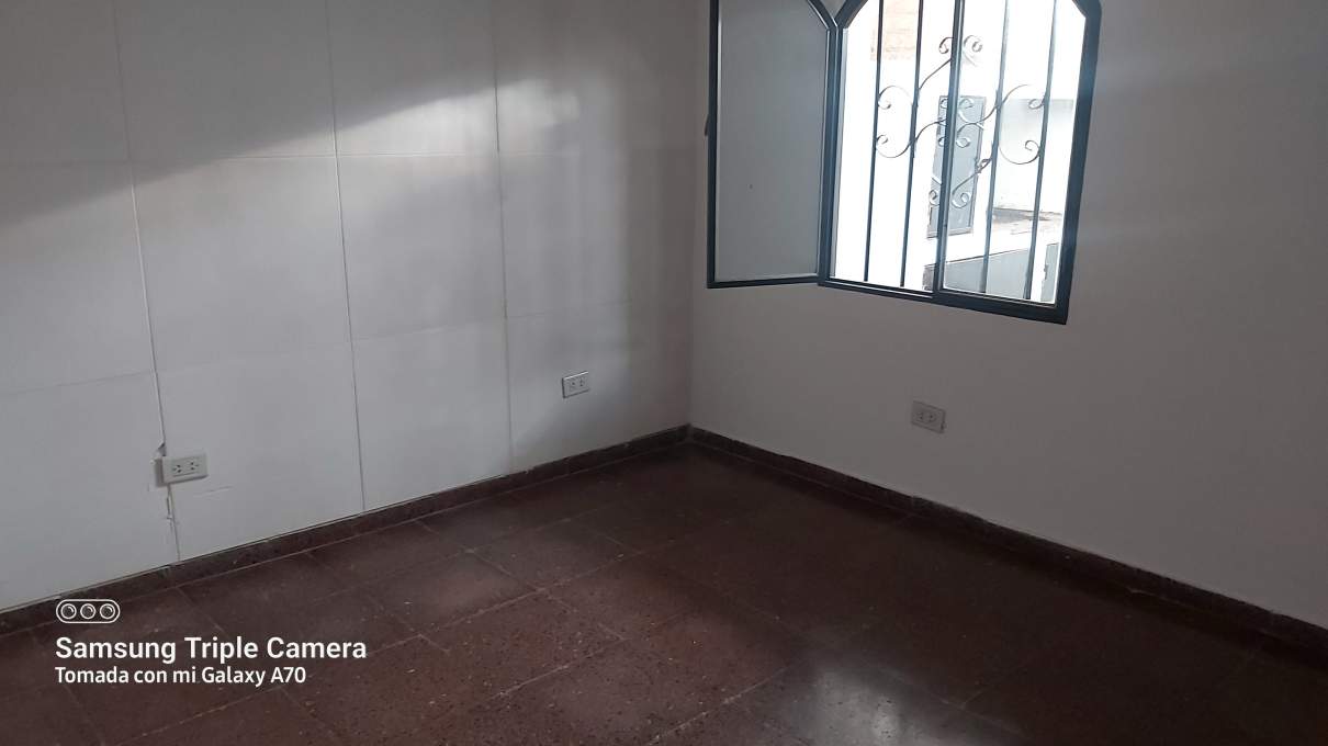 CASA EN VENTA EN MARQUES DE SOBREMONTE 3 DORM Y DOS BAÑOS MAS DOS LOCALES COMERCIALES-APPTO BANCOR