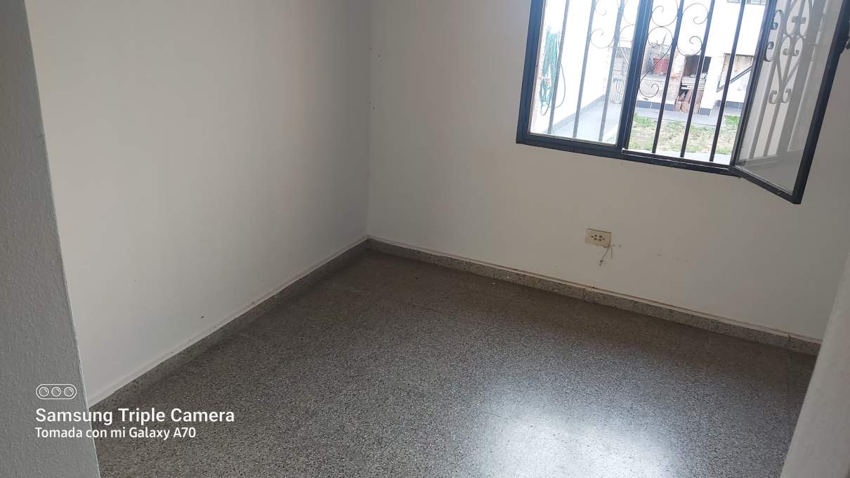 CASA EN VENTA EN MARQUES DE SOBREMONTE 3 DORM Y DOS BAÑOS MAS DOS LOCALES COMERCIALES-APPTO BANCOR