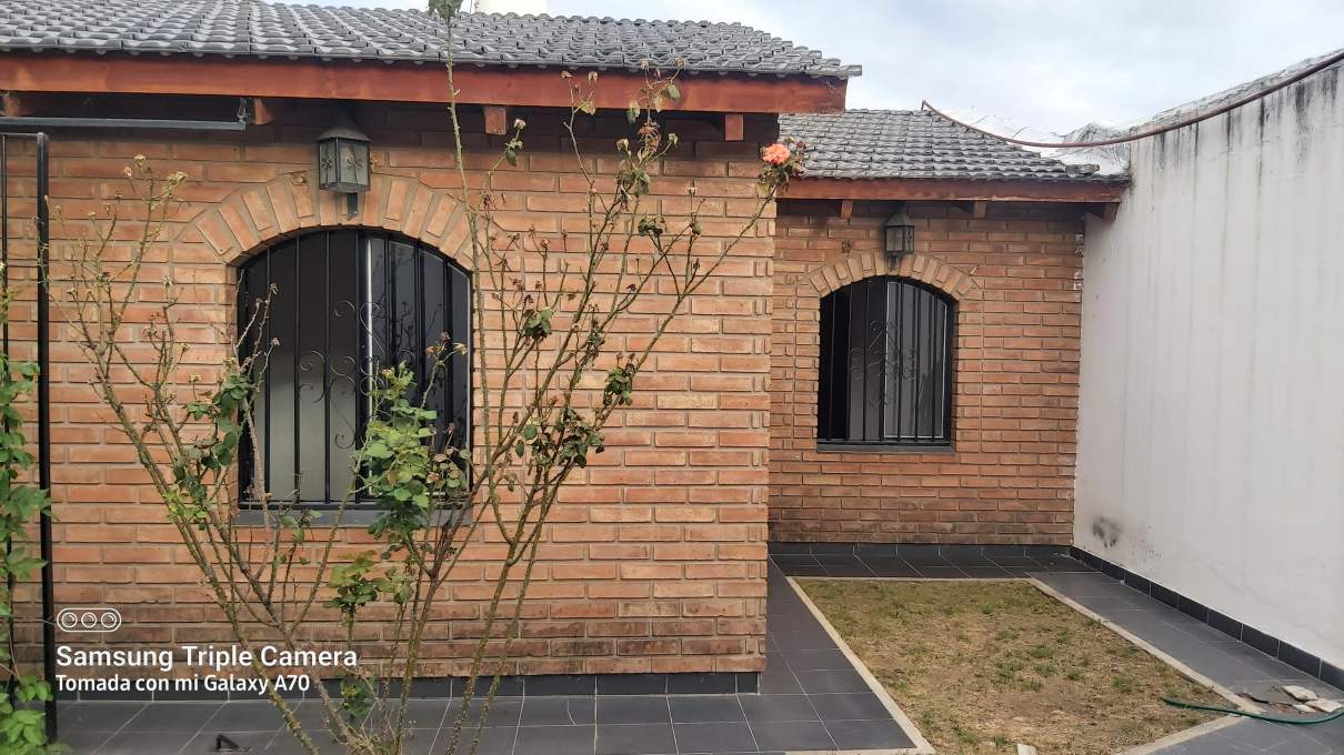 CASA EN VENTA EN MARQUES DE SOBREMONTE 3 DORM Y DOS BAÑOS MAS DOS LOCALES COMERCIALES-APPTO BANCOR