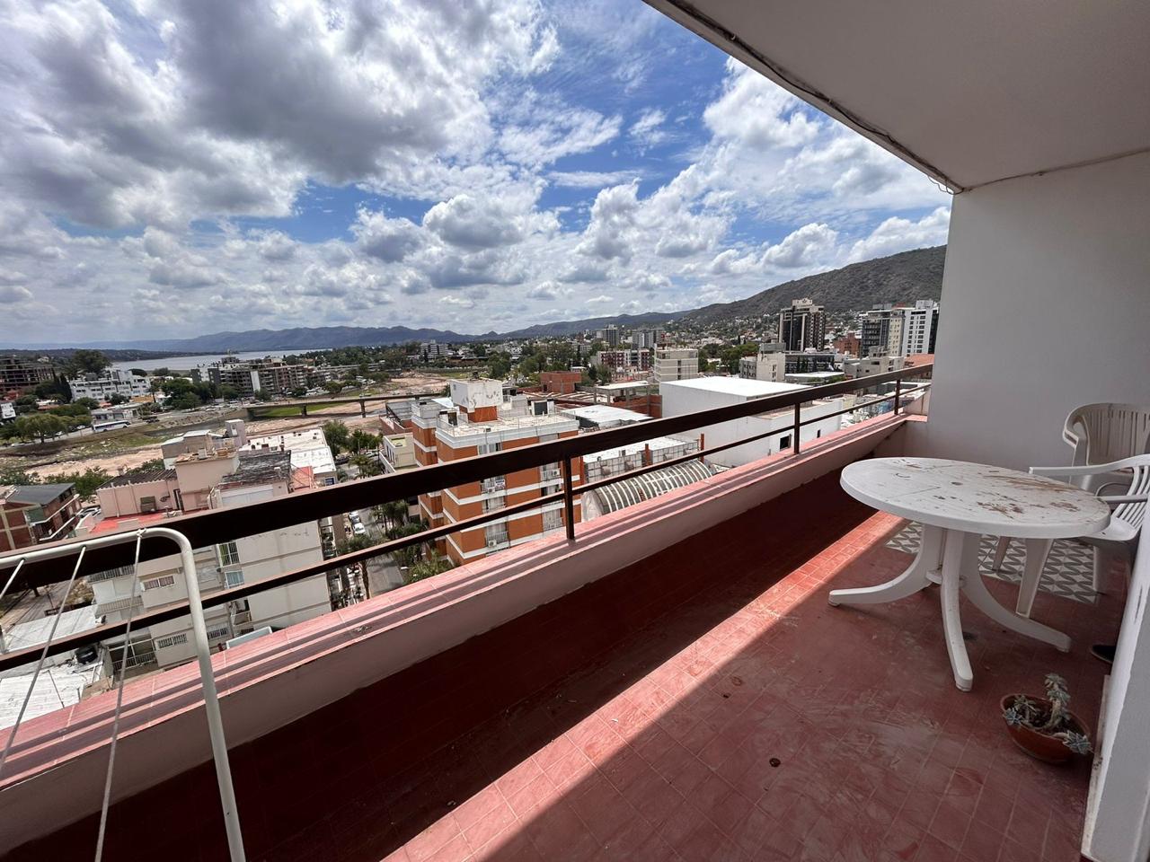 SE VENDE DEPARTAMENTO EN PLENO CENTRO DE VILLA CARLOS PAZ