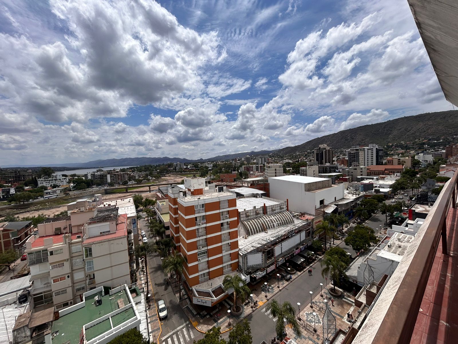 SE VENDE DEPARTAMENTO EN PLENO CENTRO DE VILLA CARLOS PAZ