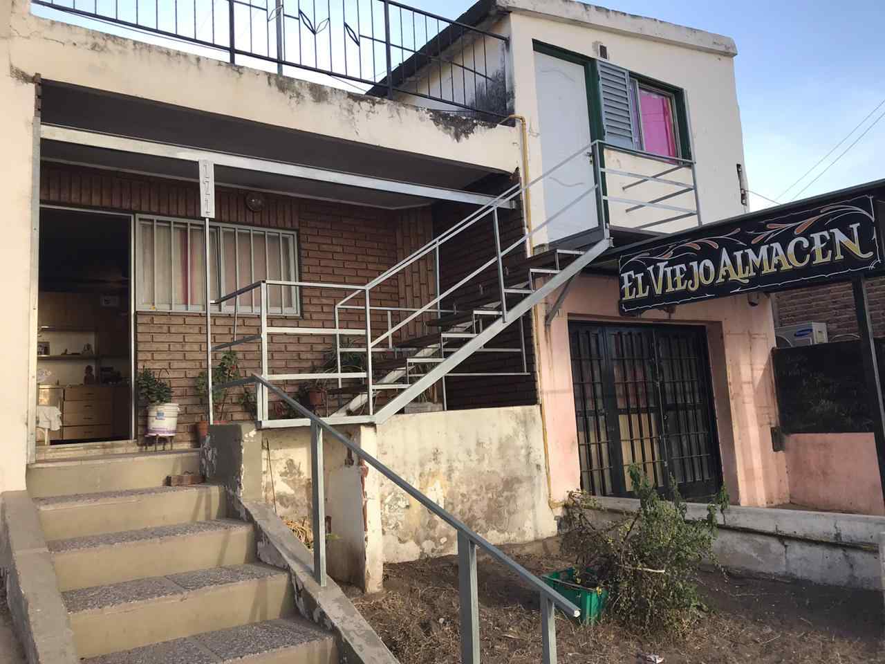 Bº ALTO ALBERDI - CASA   DPTO - ESCUCHO OFERTA - BV DEL CARMEN