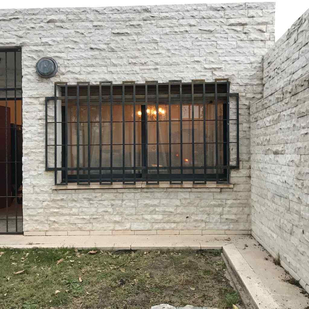 ALTO ALBERDI - CASA 3 DORM SOBRE CALLE SAN LUIS