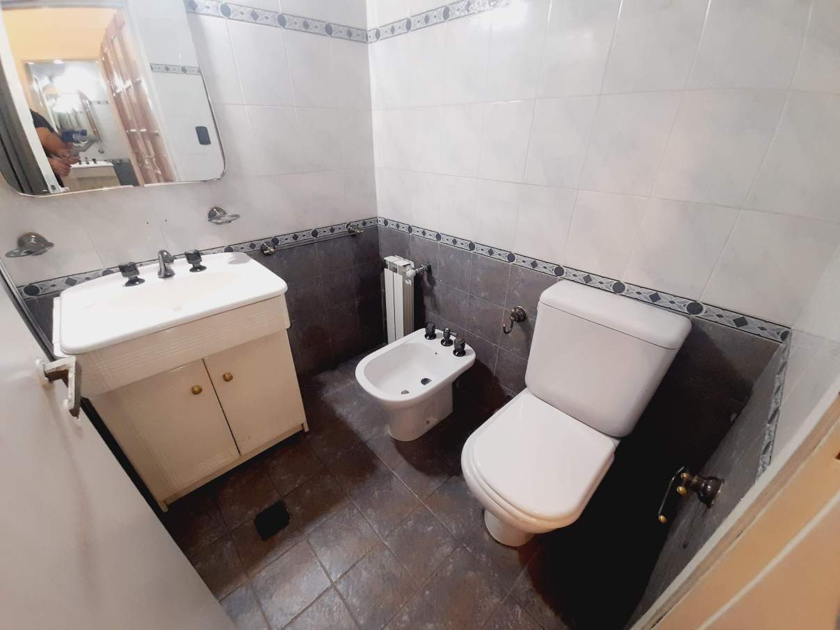 @CERTIFICADO APPTO EN TRAMITE @ JUNIORS-3 DORM-4 BAÑOS-IMPECABLE ESTADO-ZONA CENTRAL DEL BARRIO