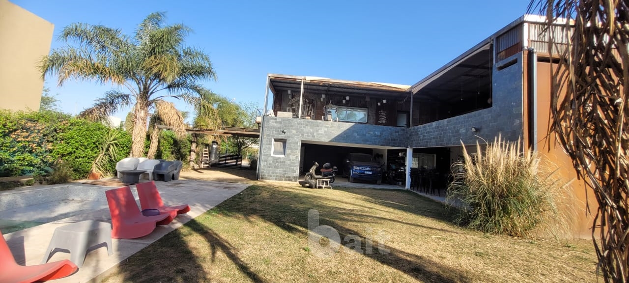 VENDO CASA 4 DORMITORIOS MAS PLAY ROOM  VALLE ESCONDIDO JARDIN INGLES