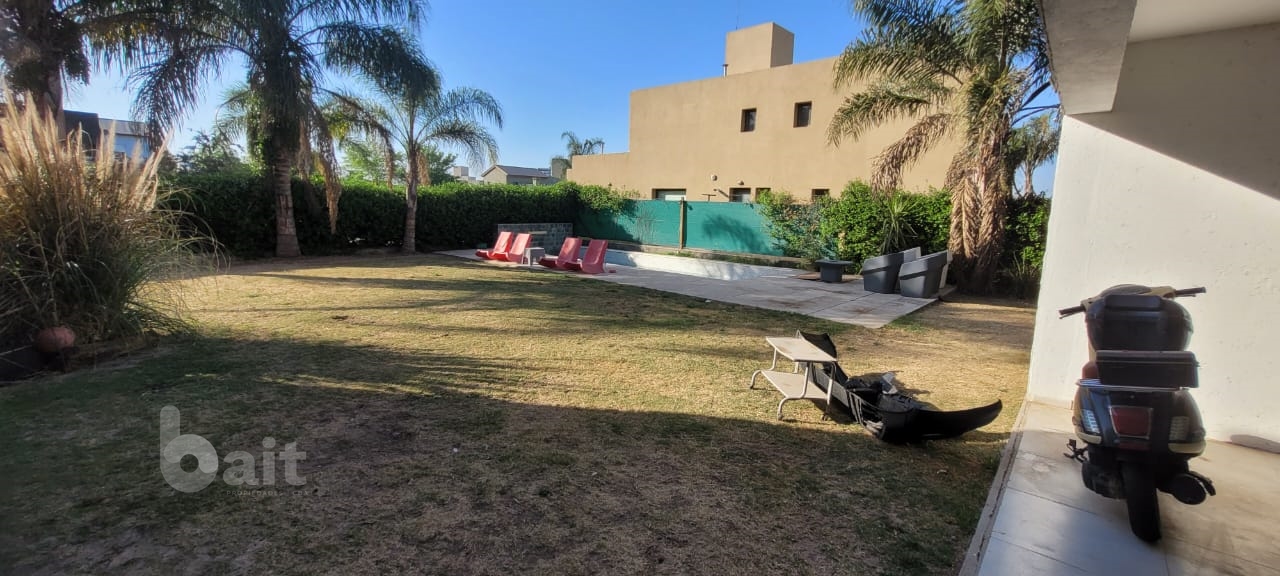 VENDO CASA 4 DORMITORIOS MAS PLAY ROOM  VALLE ESCONDIDO JARDIN INGLES