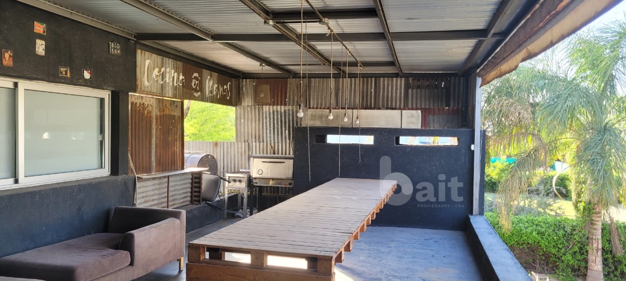 VENDO CASA 4 DORMITORIOS MAS PLAY ROOM  VALLE ESCONDIDO JARDIN INGLES